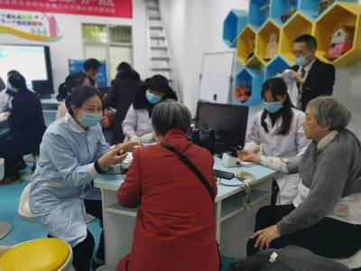 关爱师生健康 义诊进校园 ——邵阳市第二人民医院走进邵东市二完小大型公益主题活动