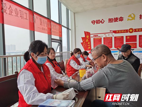 邵阳市第二人民医院:健康讲座进企业 关爱职工暖人心