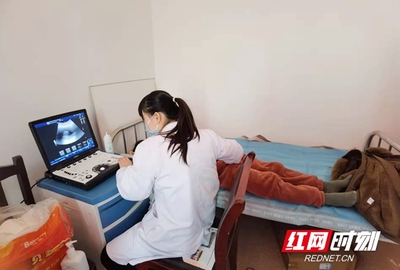 邵阳市第二人民医院举办“医疗卫生下乡”健康扶贫志愿服务活动