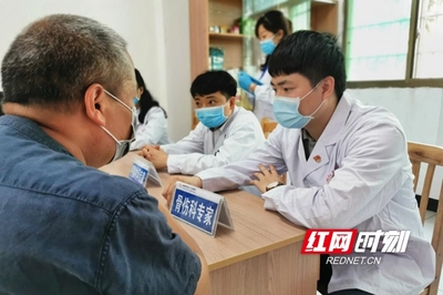 邵阳市第二人民医院:职业病防治进企业 医企联动助力复产