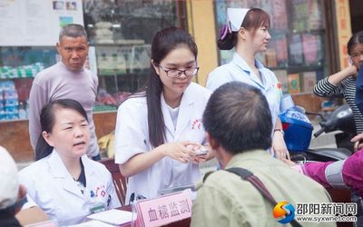隆回县第二人民医院开展迎双节义诊活动